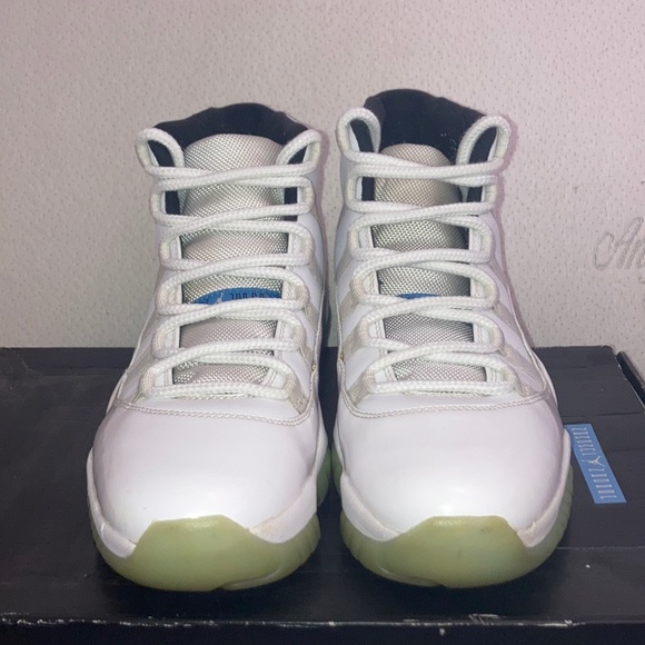 (SOLD) Jordan 11 legend blue - Picture 2 of 6